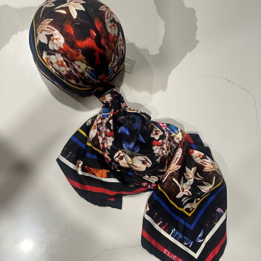 Elie Saab Elegant Floral Silk Scarf Turban - Picture 2 of 6